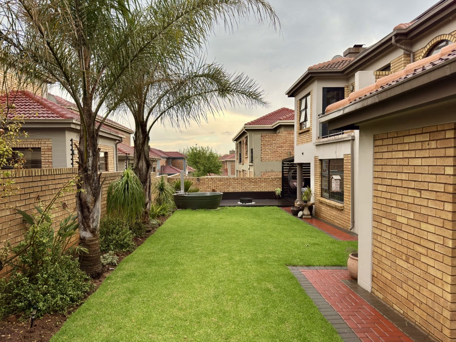 5 Bedroom Property for Sale in Van Riebeeck Park Gauteng