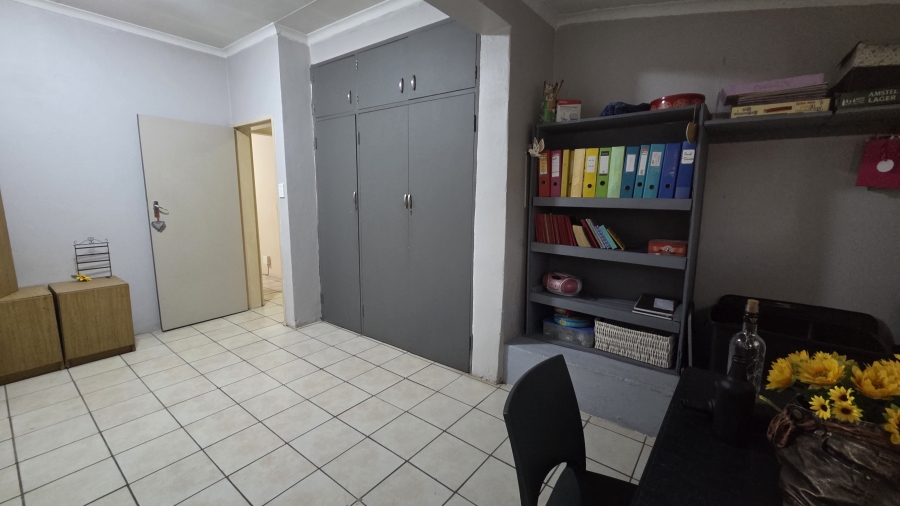 2 Bedroom Property for Sale in Hermanstad Gauteng