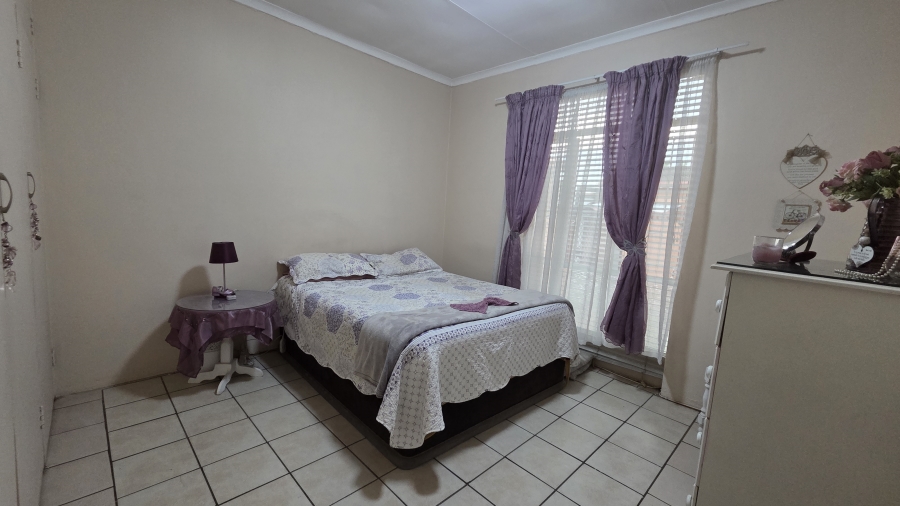 2 Bedroom Property for Sale in Hermanstad Gauteng