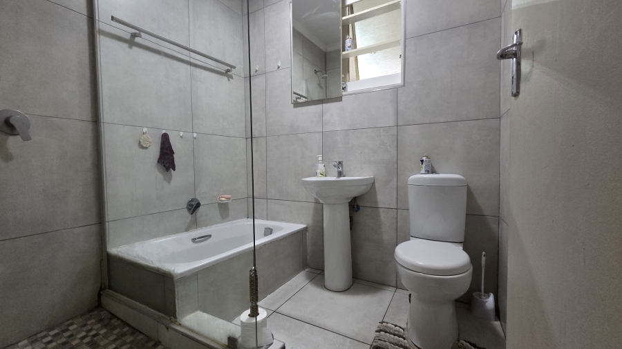 2 Bedroom Property for Sale in Hermanstad Gauteng