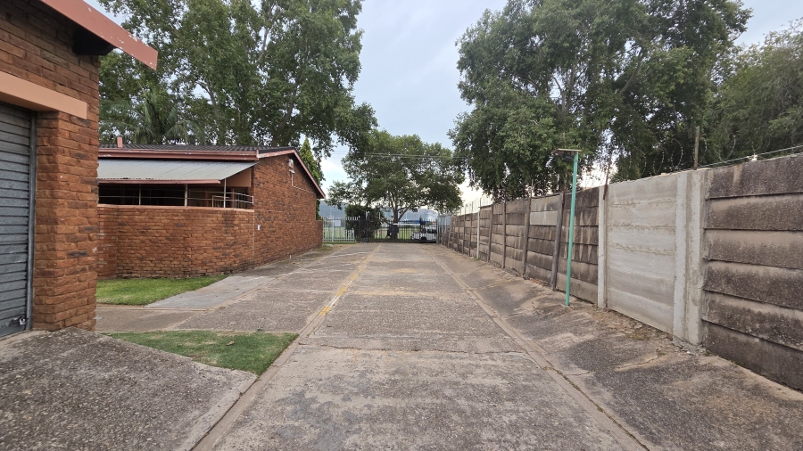 2 Bedroom Property for Sale in Hermanstad Gauteng