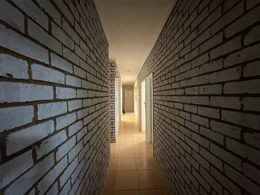 6 Bedroom Property for Sale in Magalieskruin Gauteng