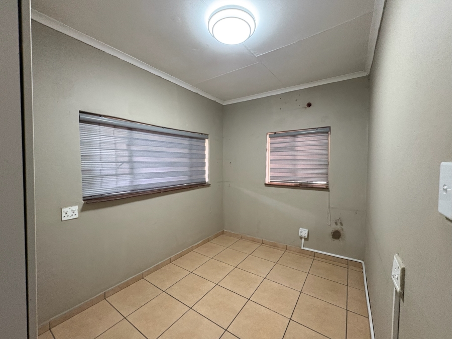 6 Bedroom Property for Sale in Magalieskruin Gauteng