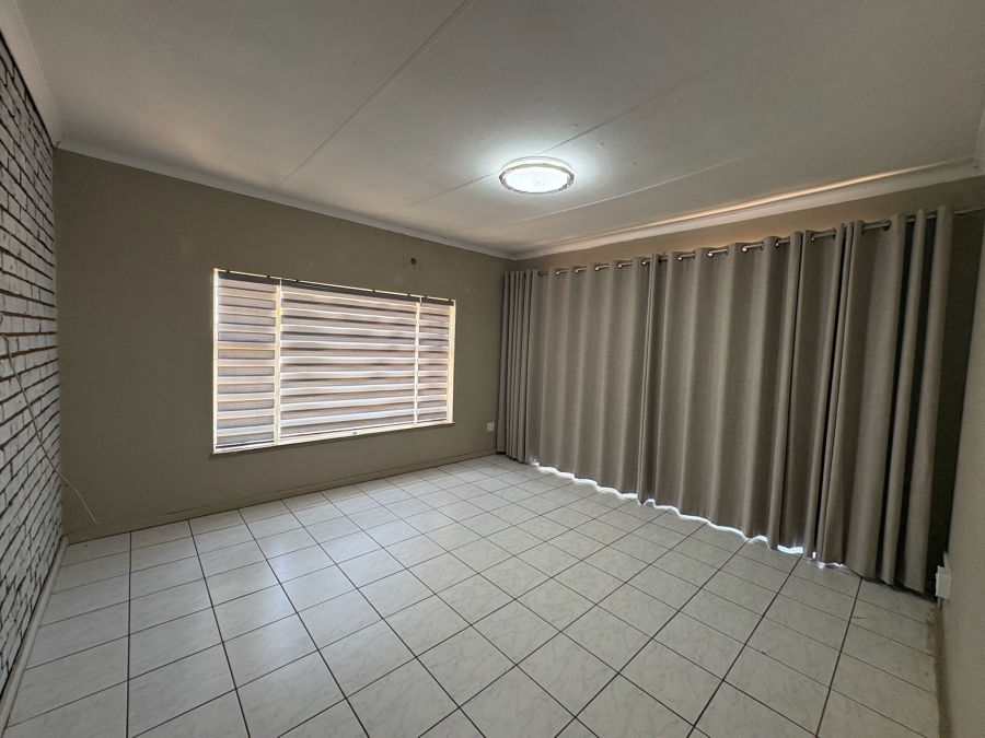 6 Bedroom Property for Sale in Magalieskruin Gauteng
