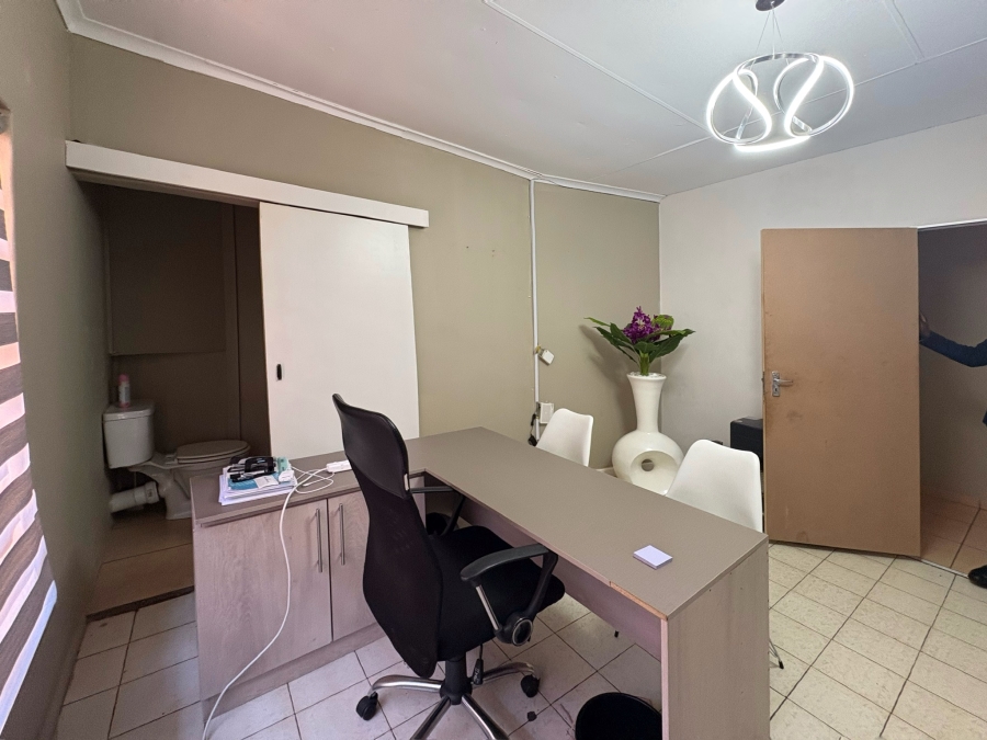 6 Bedroom Property for Sale in Magalieskruin Gauteng