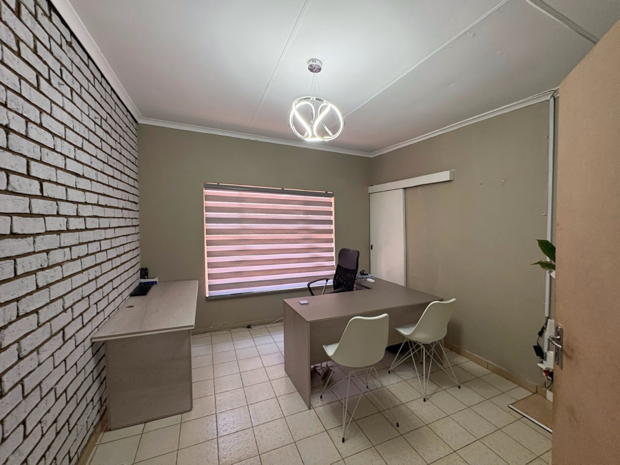 6 Bedroom Property for Sale in Magalieskruin Gauteng