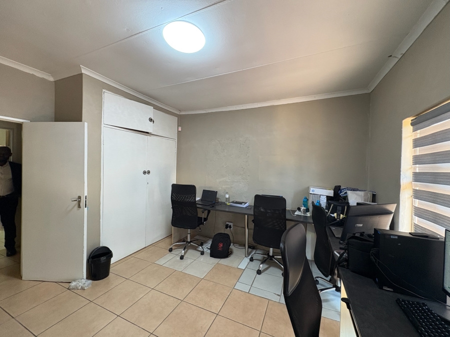 6 Bedroom Property for Sale in Magalieskruin Gauteng