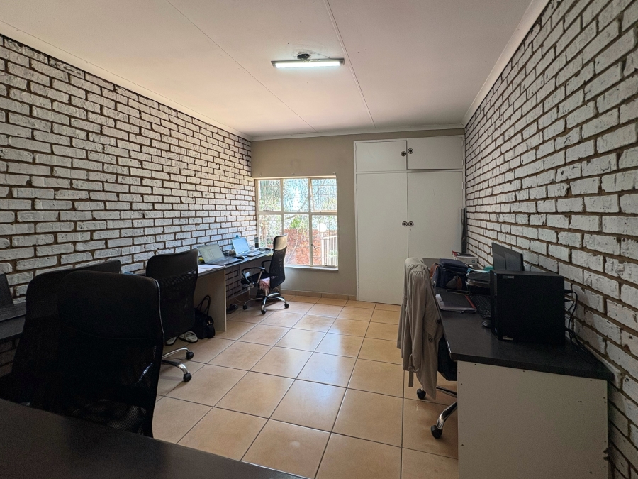 6 Bedroom Property for Sale in Magalieskruin Gauteng