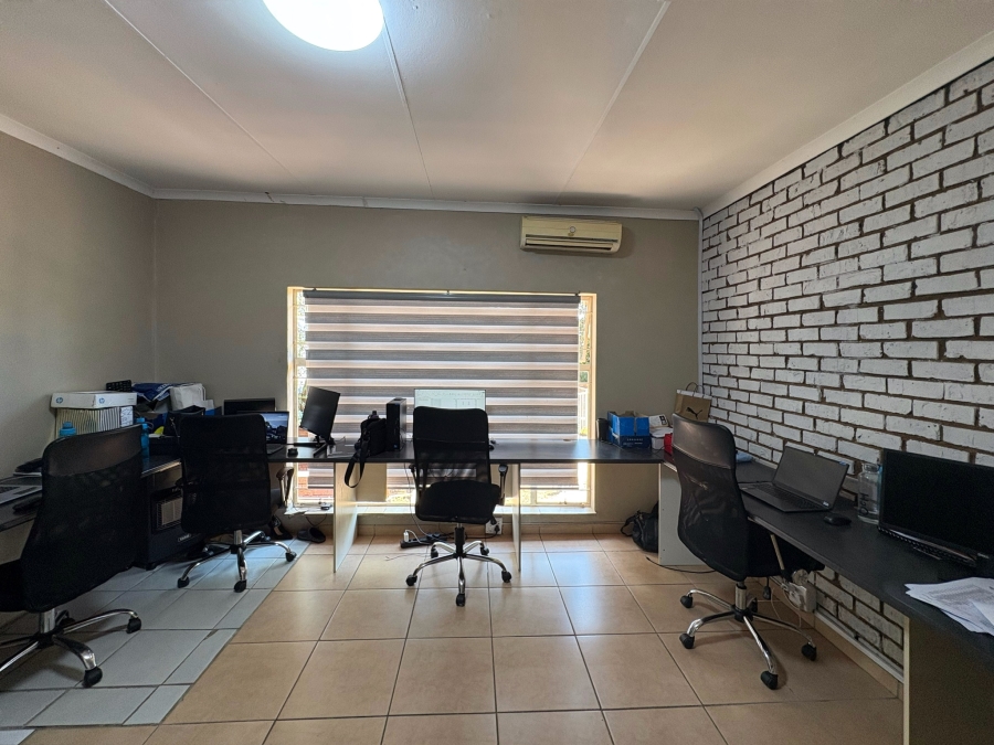 6 Bedroom Property for Sale in Magalieskruin Gauteng