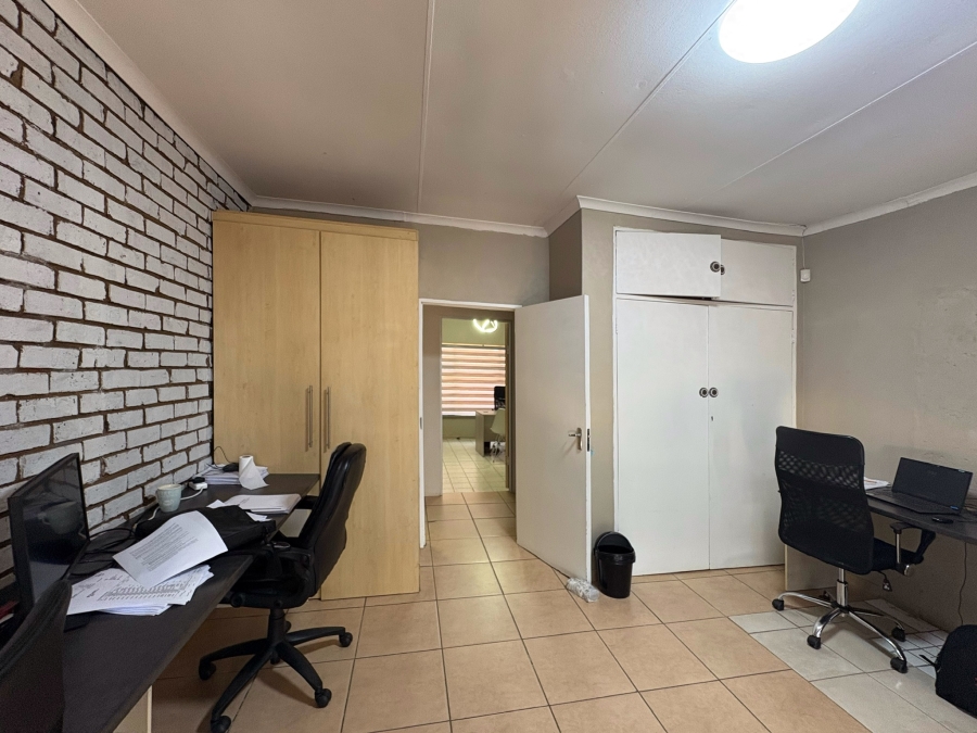 6 Bedroom Property for Sale in Magalieskruin Gauteng