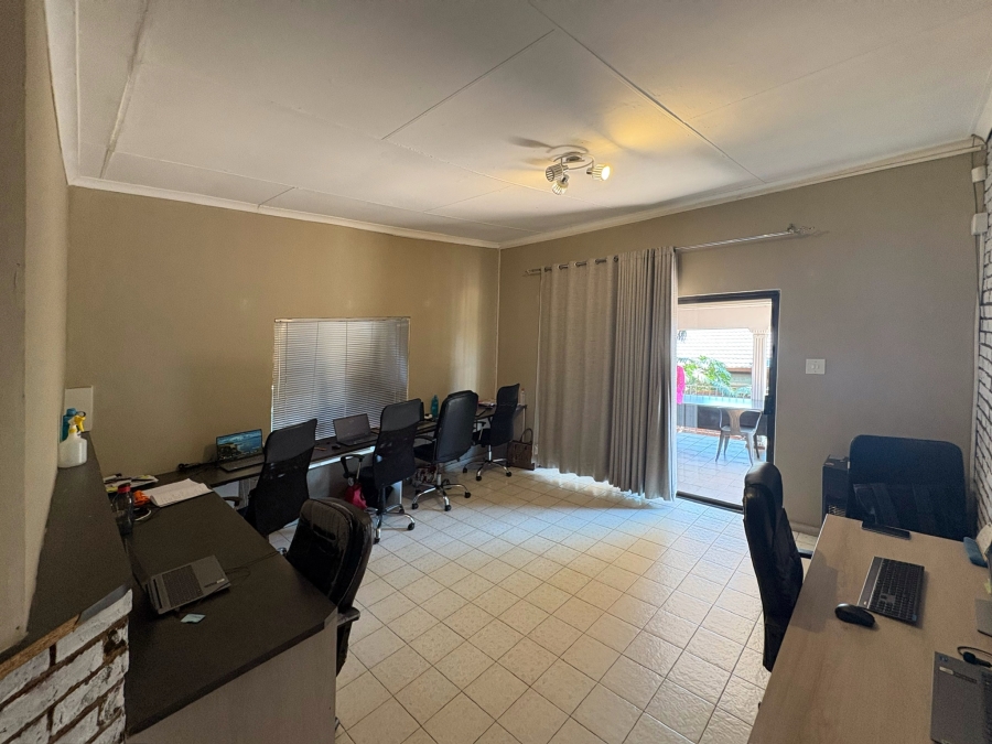 6 Bedroom Property for Sale in Magalieskruin Gauteng