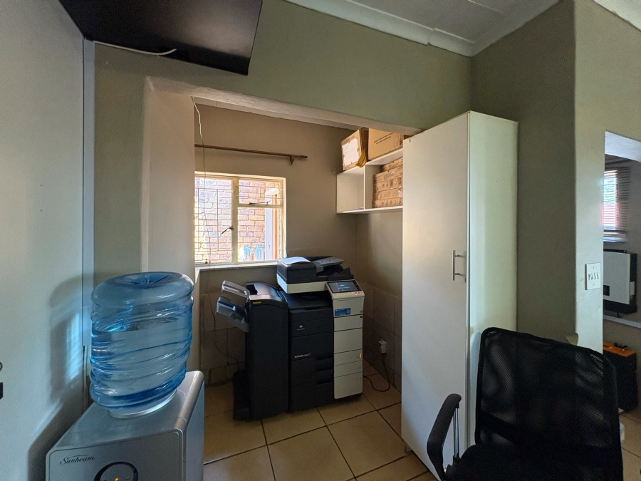 6 Bedroom Property for Sale in Magalieskruin Gauteng