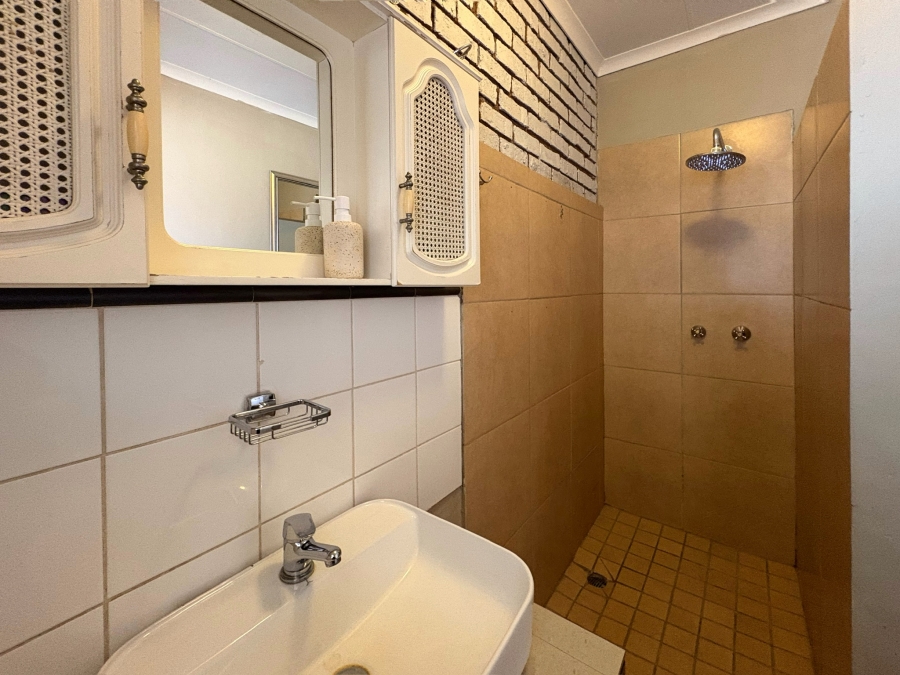 6 Bedroom Property for Sale in Magalieskruin Gauteng