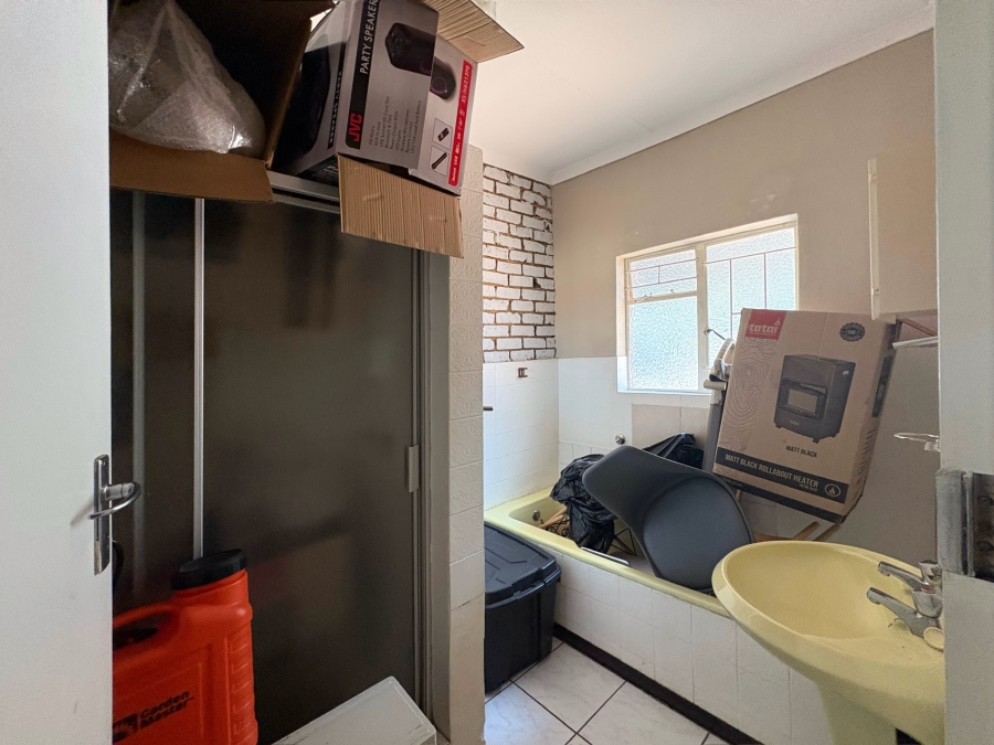 6 Bedroom Property for Sale in Magalieskruin Gauteng