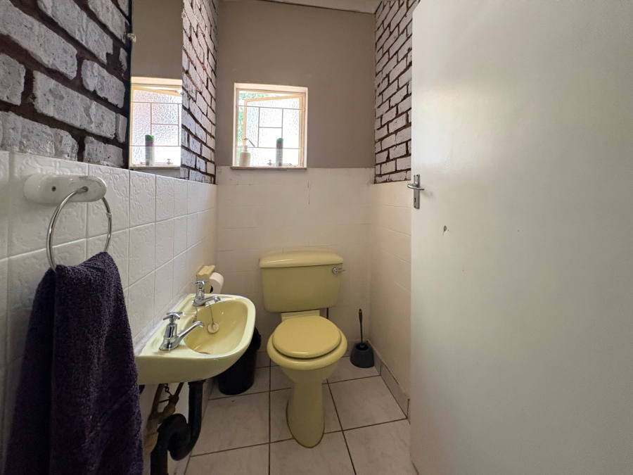 6 Bedroom Property for Sale in Magalieskruin Gauteng