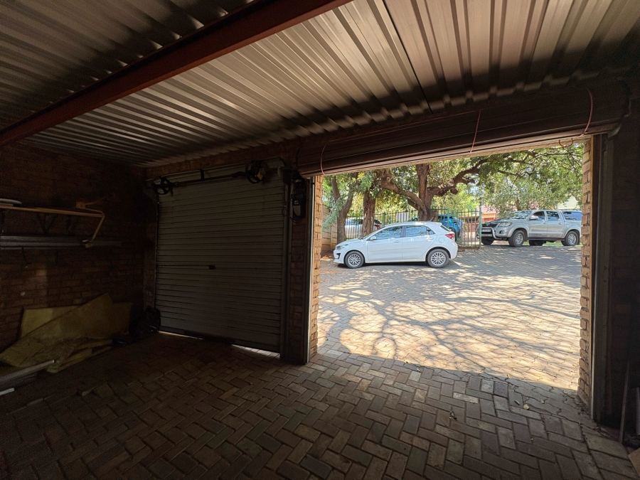 6 Bedroom Property for Sale in Magalieskruin Gauteng