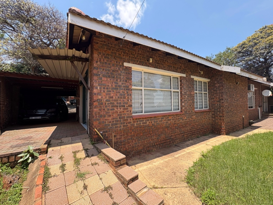 6 Bedroom Property for Sale in Magalieskruin Gauteng