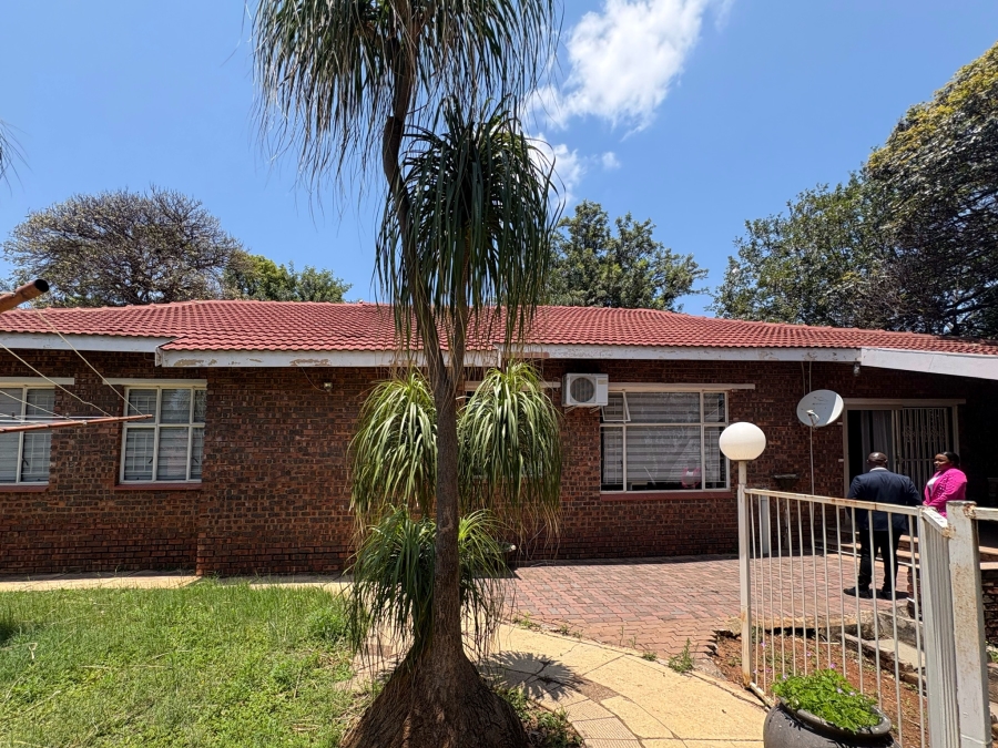 6 Bedroom Property for Sale in Magalieskruin Gauteng