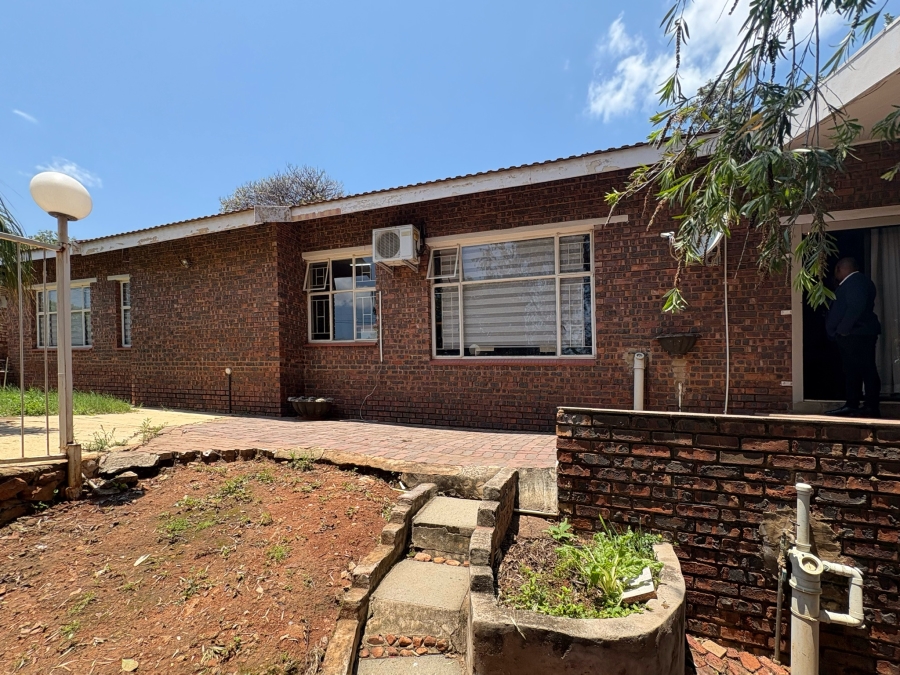 6 Bedroom Property for Sale in Magalieskruin Gauteng
