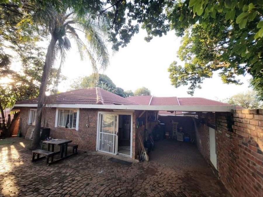 6 Bedroom Property for Sale in Magalieskruin Gauteng