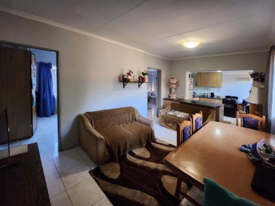 6 Bedroom Property for Sale in Magalieskruin Gauteng