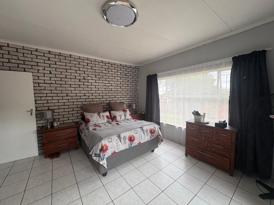 6 Bedroom Property for Sale in Magalieskruin Gauteng