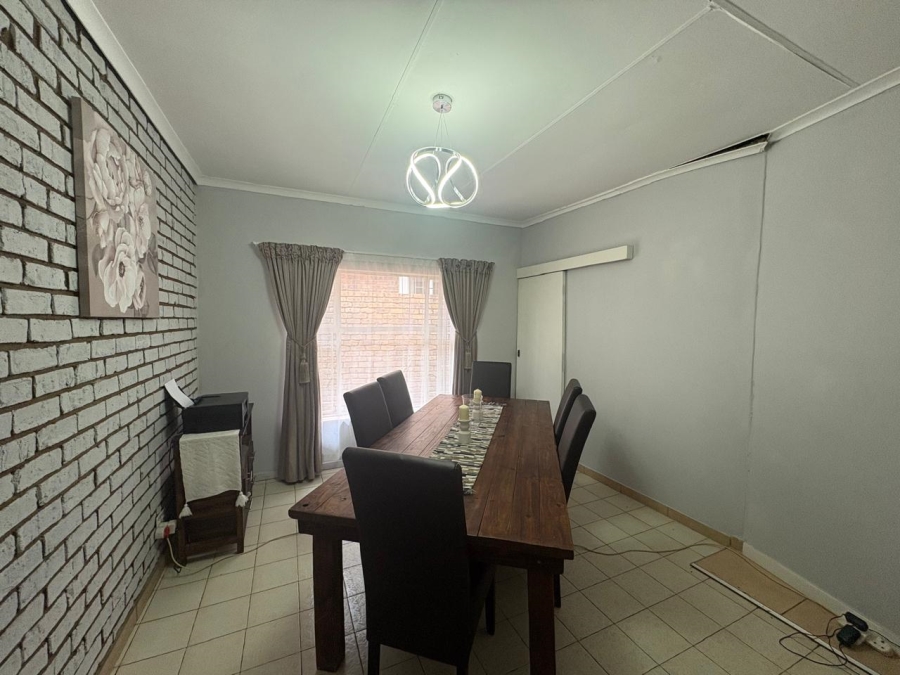 6 Bedroom Property for Sale in Magalieskruin Gauteng