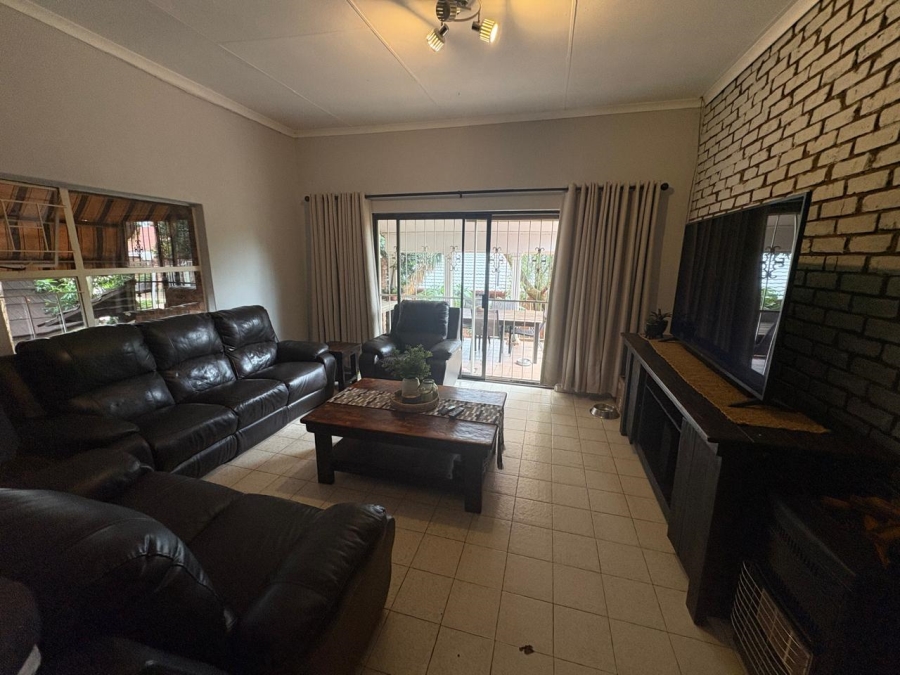 6 Bedroom Property for Sale in Magalieskruin Gauteng