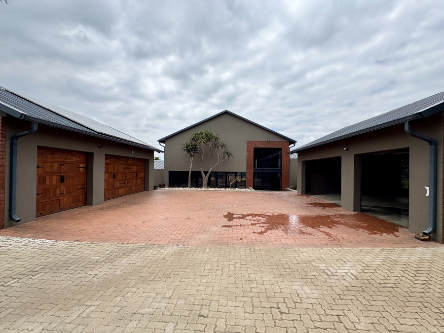 6 Bedroom Property for Sale in Blue Saddle Ranches Gauteng