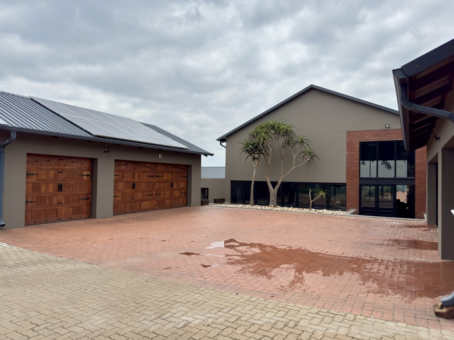 6 Bedroom Property for Sale in Blue Saddle Ranches Gauteng