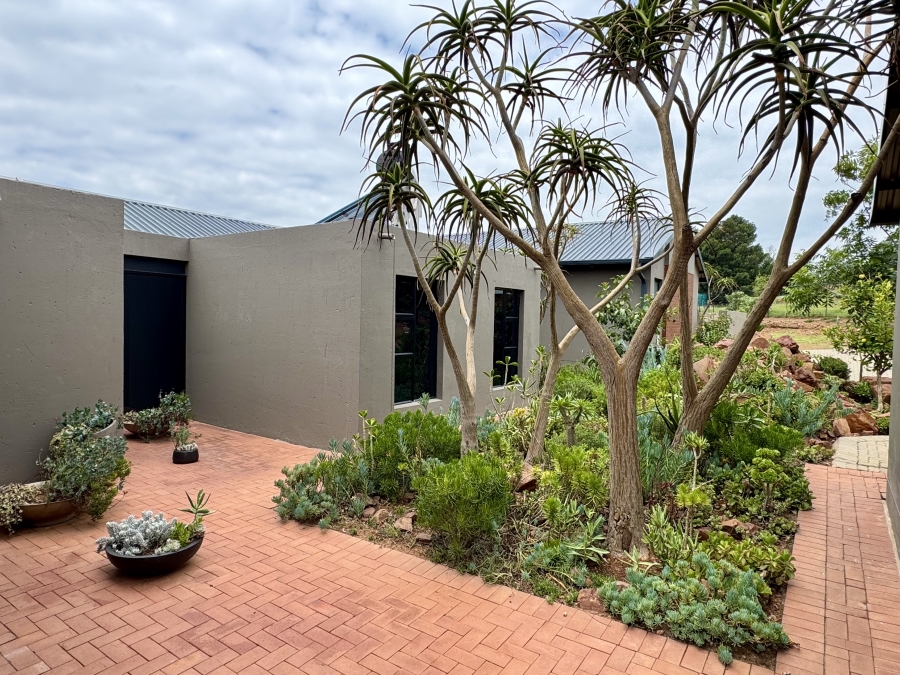 6 Bedroom Property for Sale in Blue Saddle Ranches Gauteng