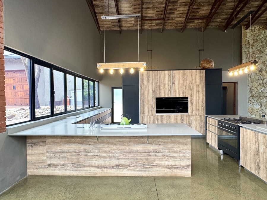 6 Bedroom Property for Sale in Blue Saddle Ranches Gauteng