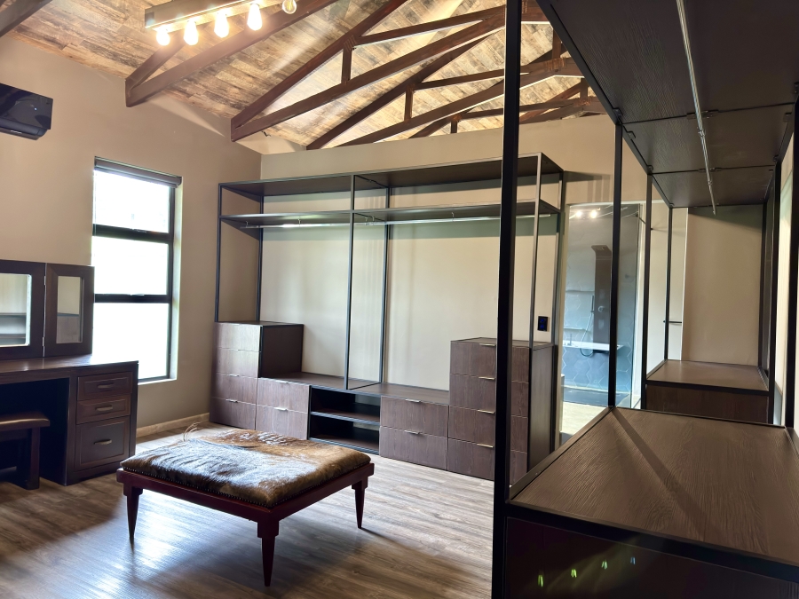 6 Bedroom Property for Sale in Blue Saddle Ranches Gauteng