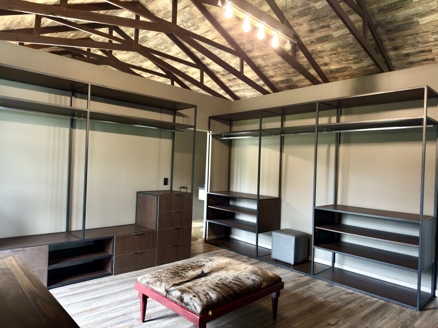 6 Bedroom Property for Sale in Blue Saddle Ranches Gauteng