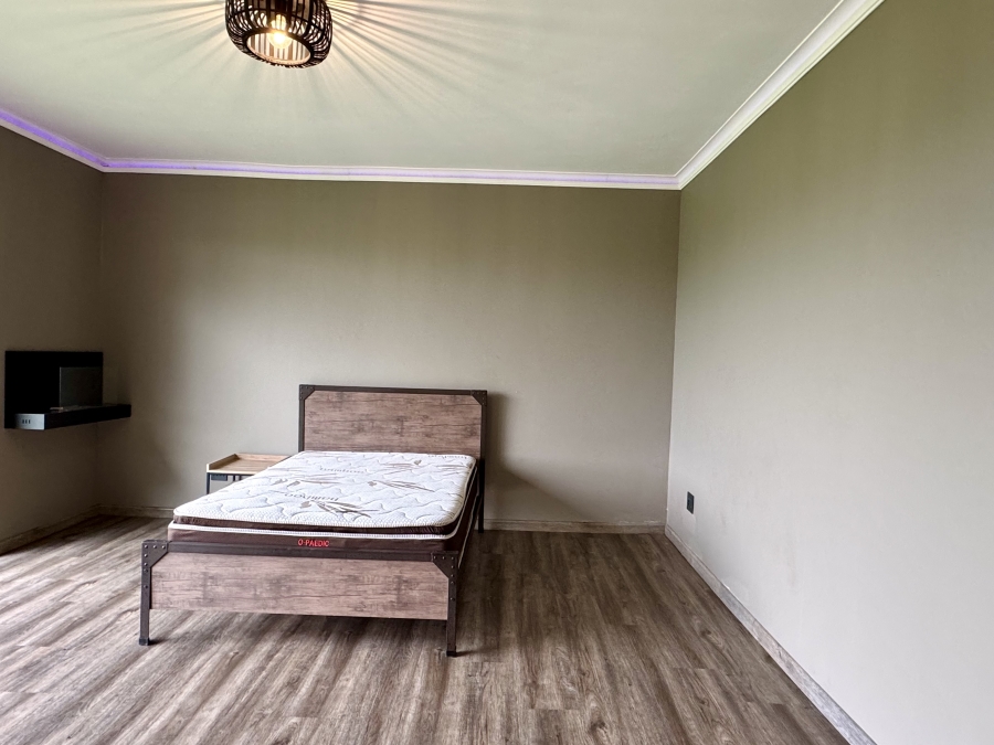 6 Bedroom Property for Sale in Blue Saddle Ranches Gauteng