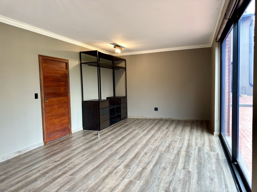 6 Bedroom Property for Sale in Blue Saddle Ranches Gauteng