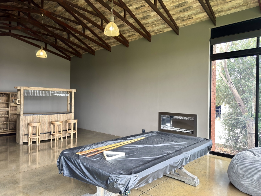 6 Bedroom Property for Sale in Blue Saddle Ranches Gauteng