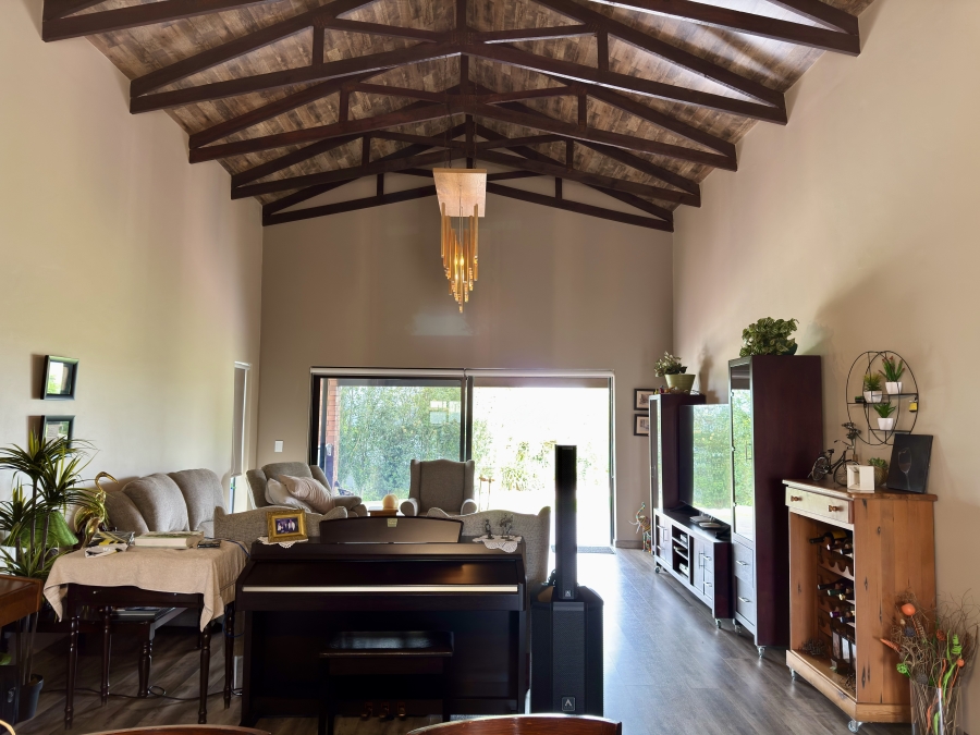 6 Bedroom Property for Sale in Blue Saddle Ranches Gauteng