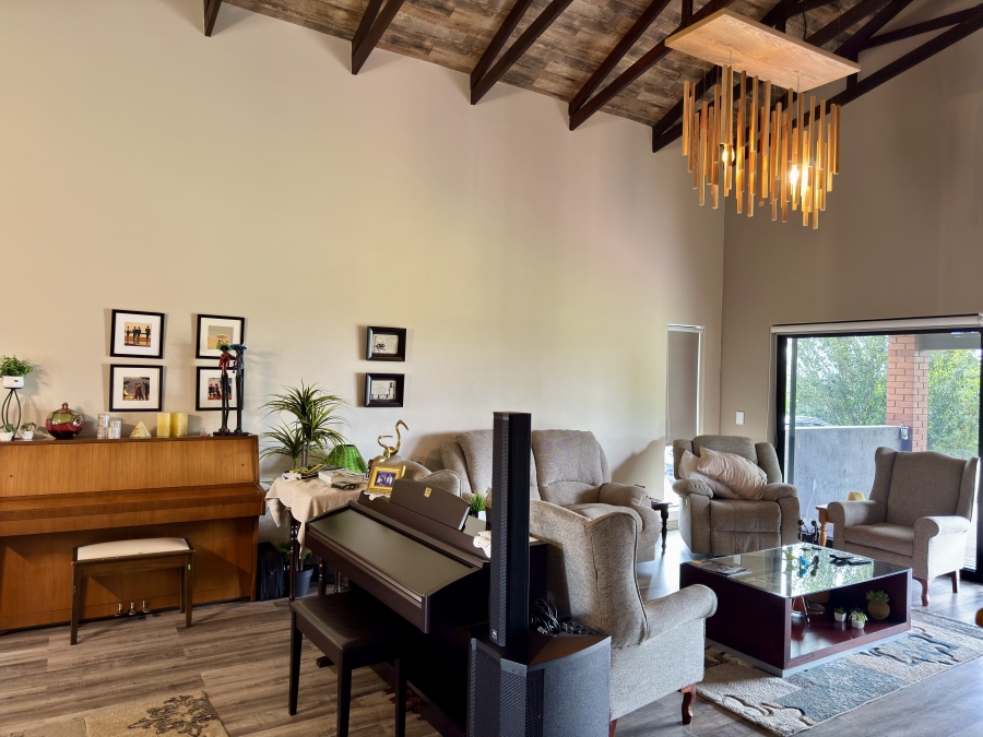 6 Bedroom Property for Sale in Blue Saddle Ranches Gauteng