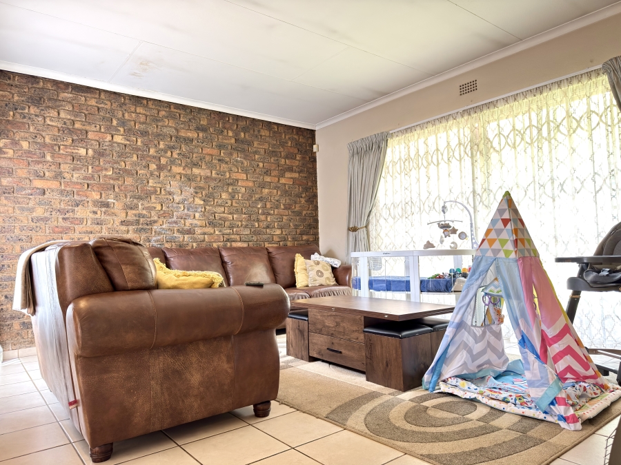 4 Bedroom Property for Sale in Birchleigh North Gauteng