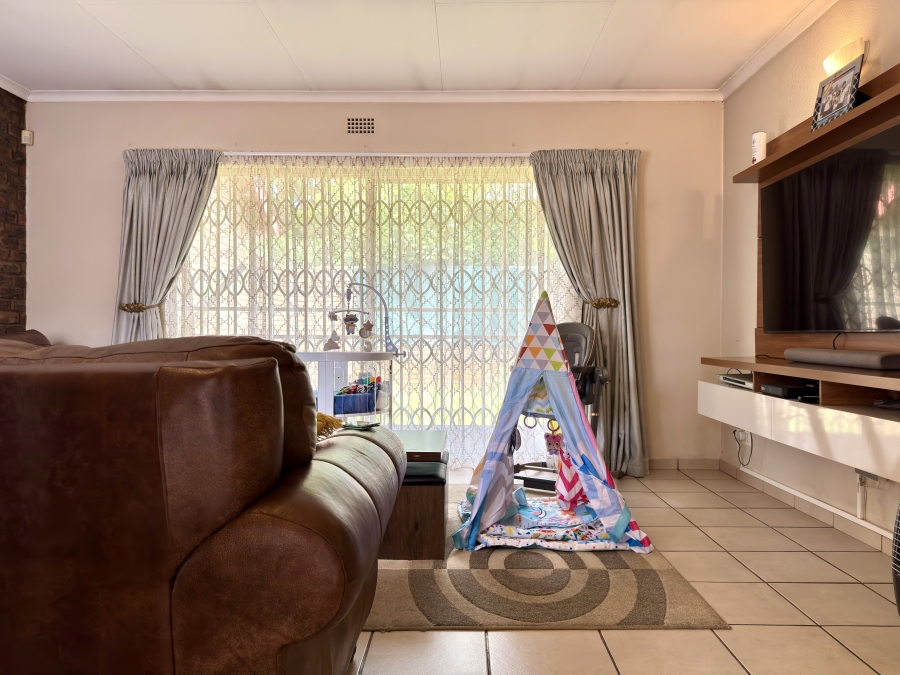 4 Bedroom Property for Sale in Birchleigh North Gauteng