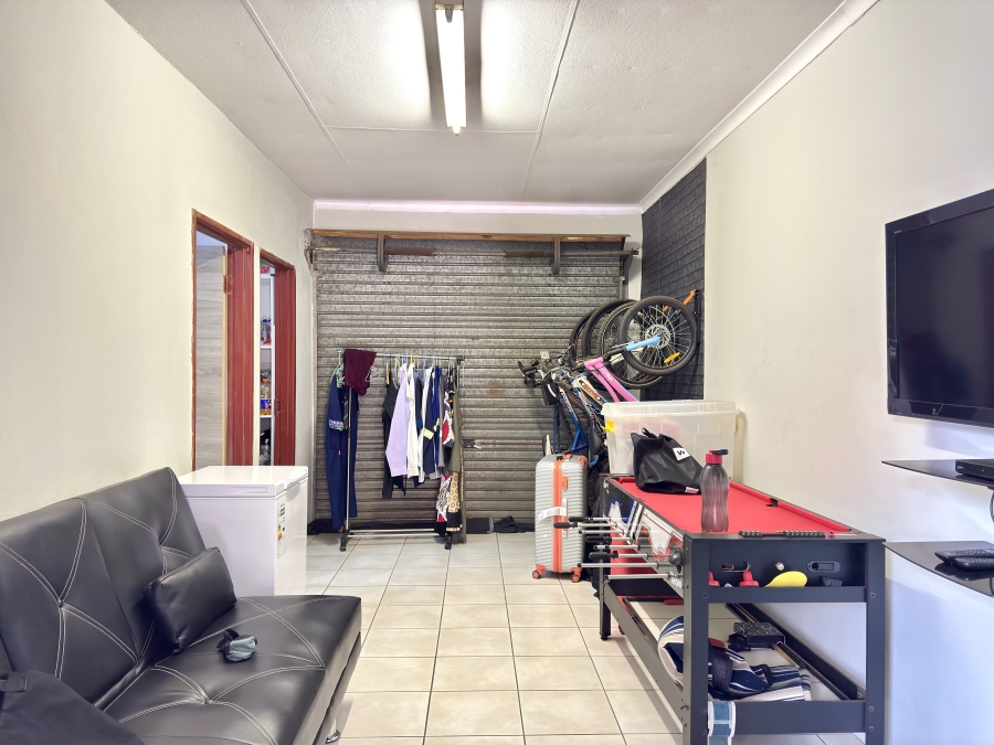 4 Bedroom Property for Sale in Birchleigh North Gauteng