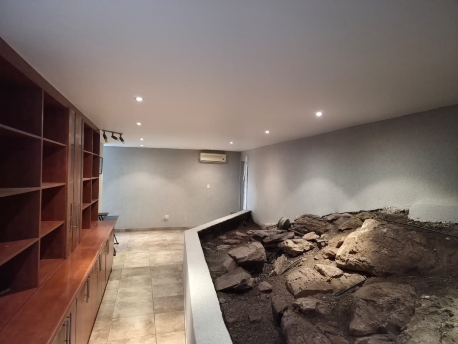 4 Bedroom Property for Sale in Roodekrans A H Gauteng