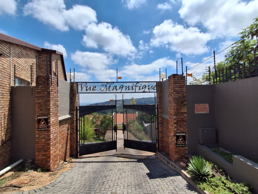 4 Bedroom Property for Sale in Roodekrans A H Gauteng