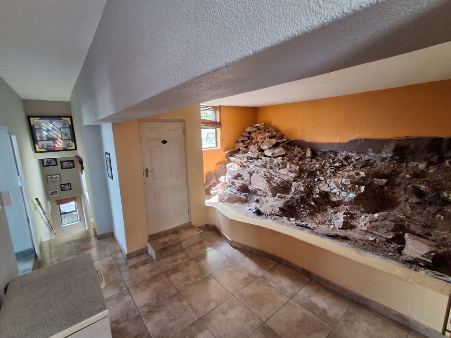 4 Bedroom Property for Sale in Roodekrans A H Gauteng