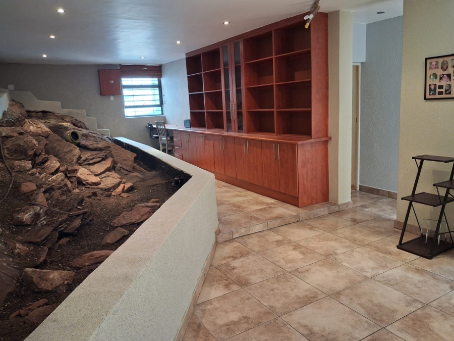 4 Bedroom Property for Sale in Roodekrans A H Gauteng