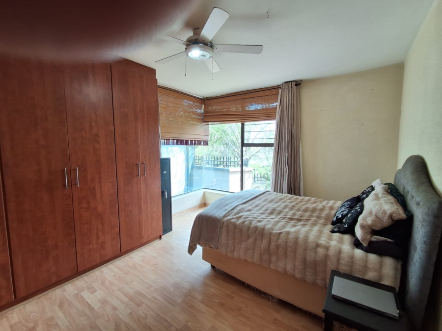 4 Bedroom Property for Sale in Roodekrans A H Gauteng