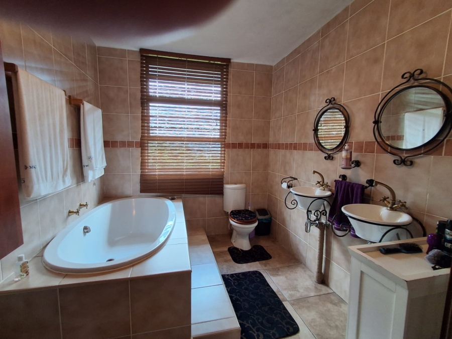 4 Bedroom Property for Sale in Roodekrans A H Gauteng