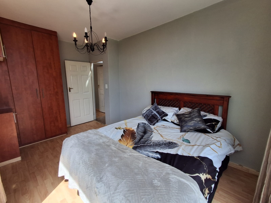 4 Bedroom Property for Sale in Roodekrans A H Gauteng