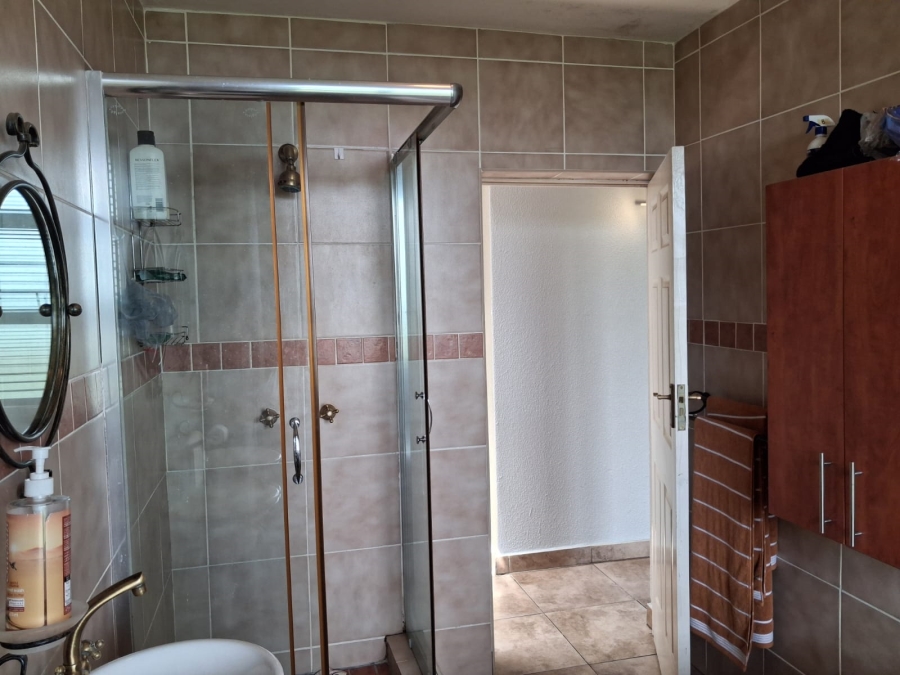 4 Bedroom Property for Sale in Roodekrans A H Gauteng